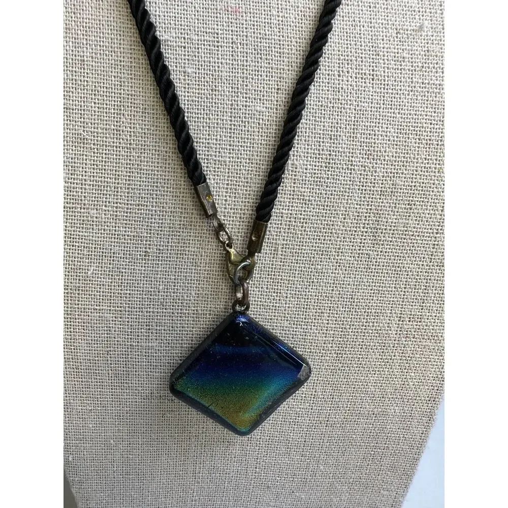 Gradient Pendant Necklace